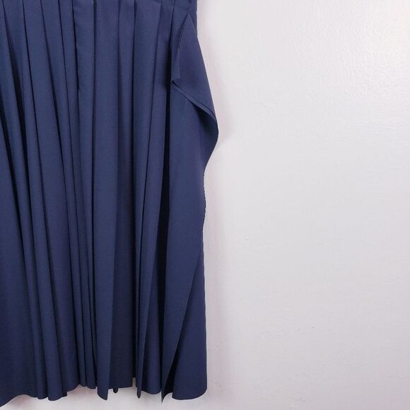 Lewit V-Neckline Midi Dress - Picture 10 of 11